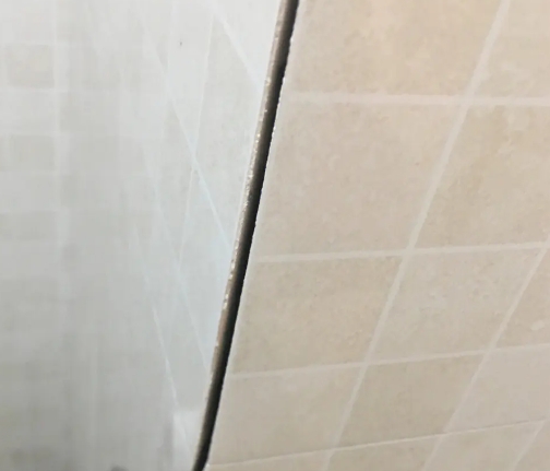 通渭瓷砖空鼓维修公司分享阳台瓷砖脱落的修复过程可以分为以下几个步骤